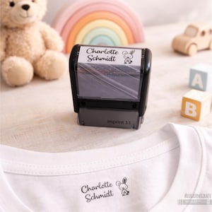 TEXTILstempel / selbstfärbender Stempel / personalisiert mit Namen / individuell gestaltet /Stempel für Kleidung / Kita / Schule