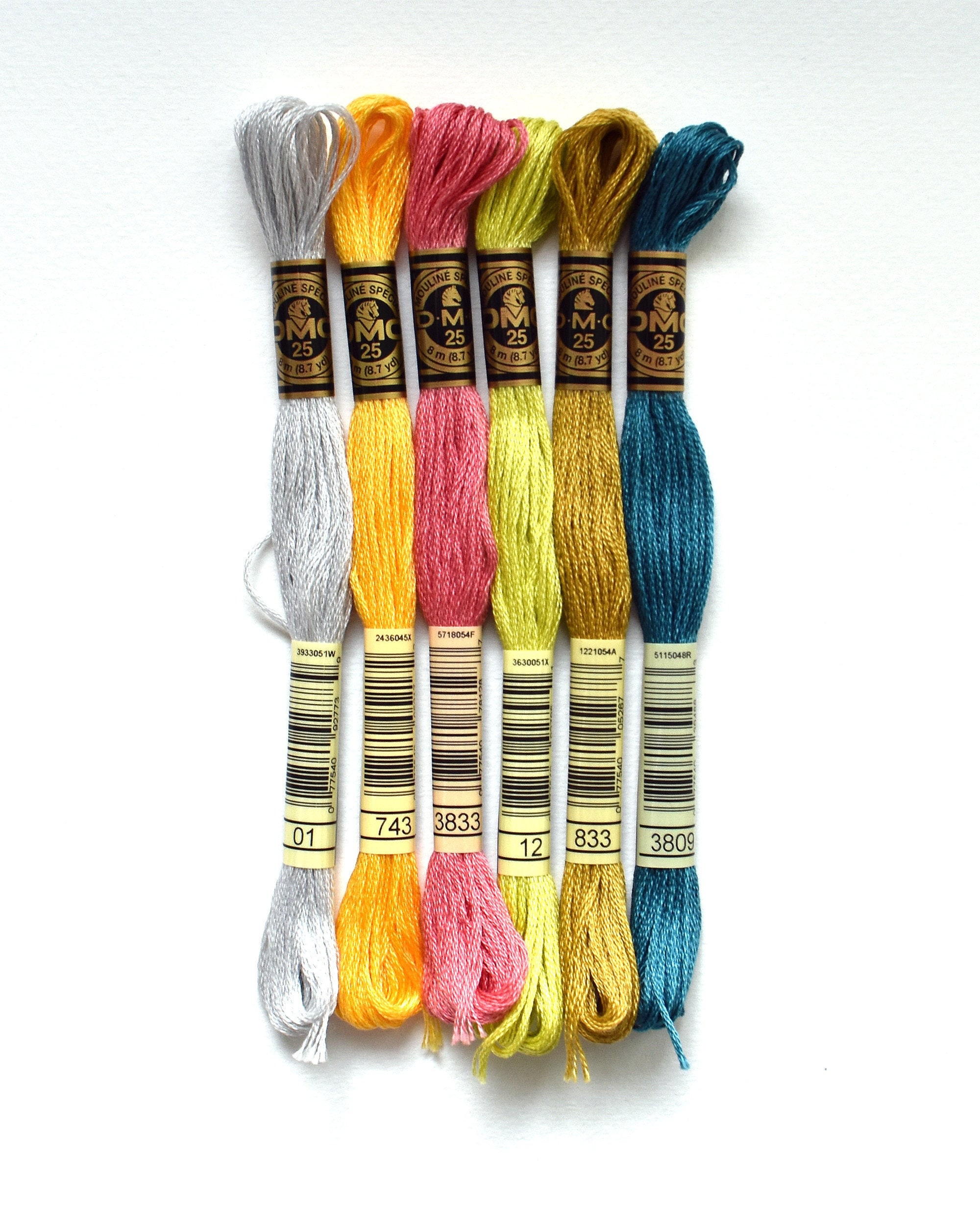 DMC Embroidery Floss Kit,Gold Collection,DMC Embroidery Thread Pack,27  Assorted Colors Bundle with 28 DMC Plastic Floss Bobbins,Cotton Cross  Stitch