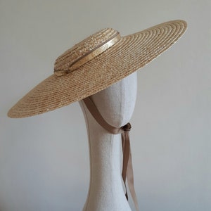 Natural straw large brimmed hat