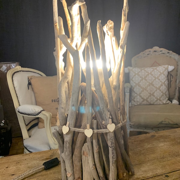 Lampe en bois flotté pour salon écolo