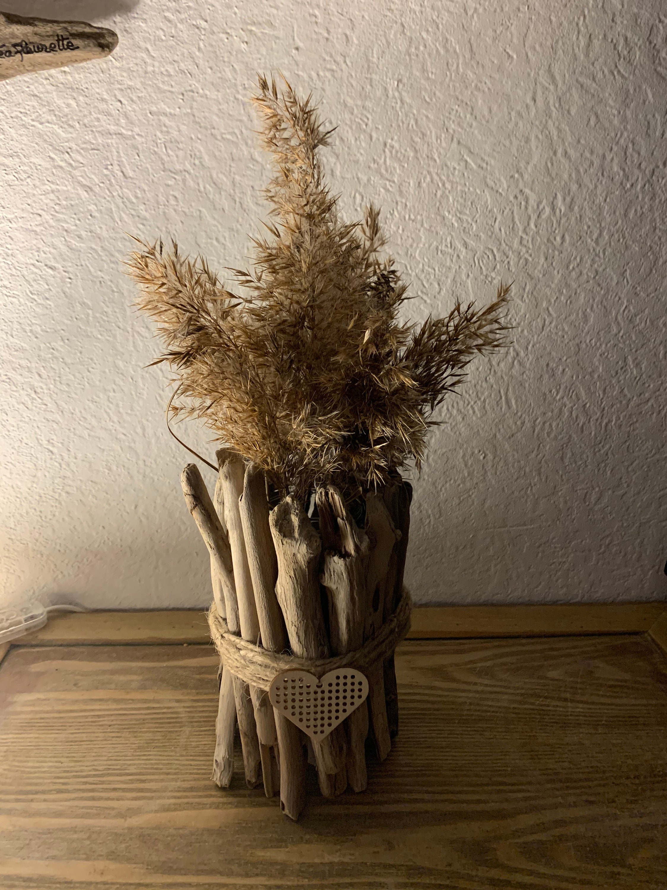 Vase en Bois Flotté et Fleurs Séchées