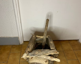 Brosse toilettes dans pot en bois flotté