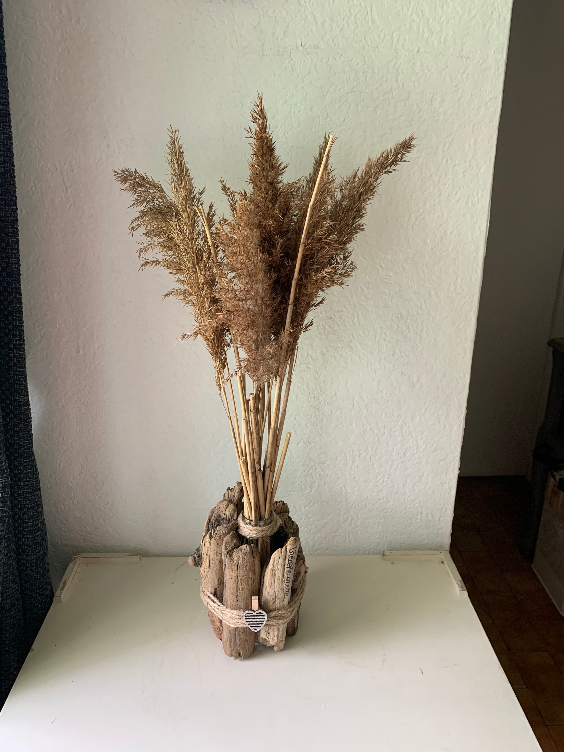 Bouquet Fleurs Sèches Dans Vase en Bois Flotté