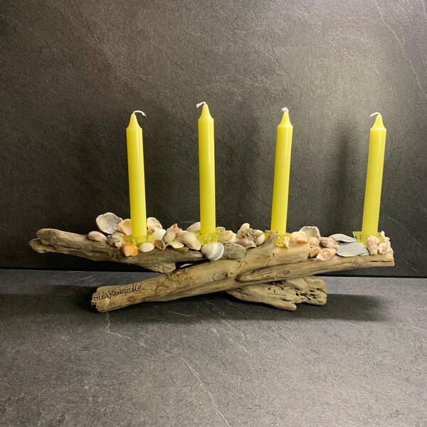 Bougeoir en bois flotté, décoré de coquillages et 4 bougies jaunes