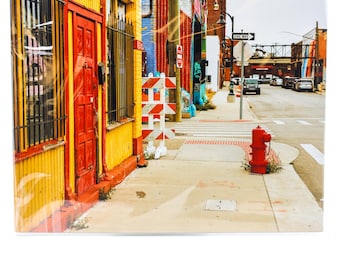 Mercado del Este con puerta roja de 8x10 (SKU#1446)