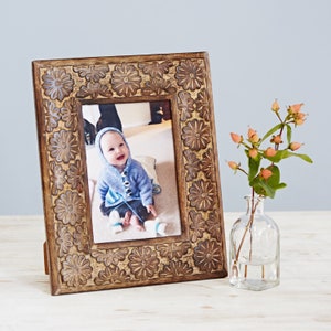 Daisy Carved Mango Wood Photo Frame - 5x7 Picture Frame - Handmade Wooden Frame - Sustainable Frames - New Baby Gifts - Christening Gifts