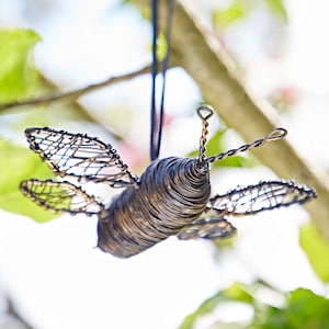 Hanging Garden Bee Sculpture - Outdoor or Indoor Decoration - Metal Sculpture - Garden Accessory - Hanging Décor - Hanging Garden Decoration