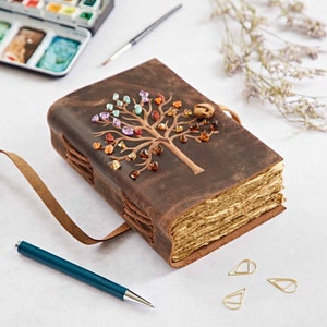 Diario in pelle di bufalo Tree of Life con pietre preziose, regalo per scrittori, carta riciclata, diario in pelle fatto a mano, taccuino in pelle