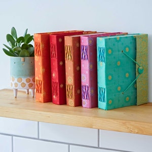 Quaderni e diari in sari fatti a mano - 5 colori - Quaderno tascabile - Quaderno colorato - Tessuto sari - Regalo per scrittori - Carta riciclata