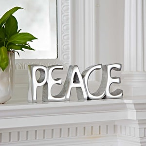 Recyceltes Metall PEACE Schild - Freistehende Metall Buchstaben - Regal Schild - Mantelpiece Dekor - Tischdekoration - Wohndekor