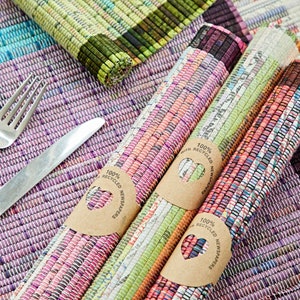 Tovaglietta americana in tessuto di giornale riciclato - Una tovaglietta - Apparecchiatura per tavolo - Regalo ecologico - Regalo sostenibile - Tovaglietta americana colorata