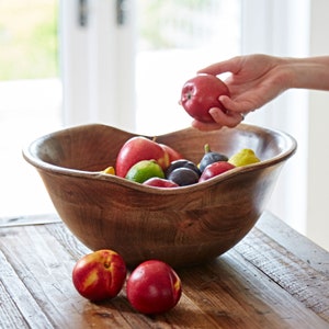 Natural Mango Wood Fruit Bowl - Hand Carved Polished Wooden Bowl - Fair Trade, Handmade and Sustainable - Kitchenware - Home Décor