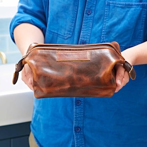 Reworked Personalised Distressed Leather Wash Bag - Men&#39;s Leather Toiletry Bag - Custom Groomsmen Gift - Leather Washbag - Wedding Gift