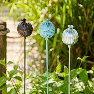 Recycled Iron Poppy Seed Head Garden Stake Decoration - Metal Sculpture - Garden Accessory - For The Garden - Flowerbed Décor