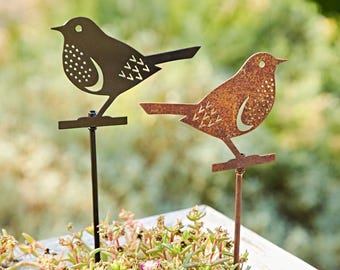 Handmade Recycled Metal Robin Garden Stake – Eco-Friendly Bird Silhouette for Garden Décor