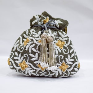Kamilia Handmade Potli, Borlas de cuentas, Accesorio de boda indio, Calidad fina, Multicolor, Zardosi y Pearl Work, Envío GRATIS a EE. UU.