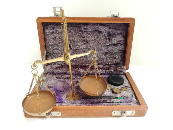 Vintage Antique Brass jewellery Scale W//Velvet Box /& Complete Set Weight Balance