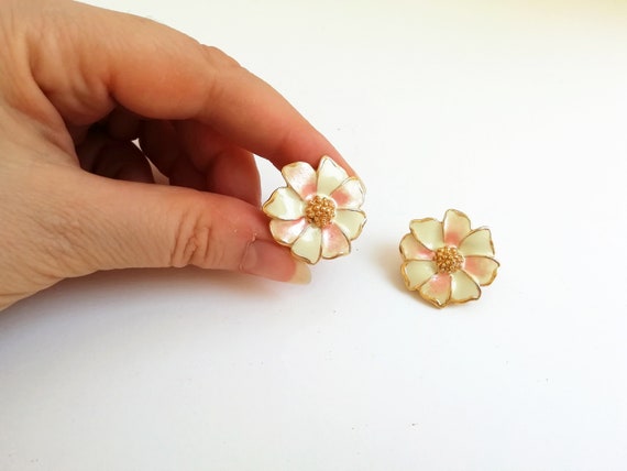 60s Enamel Daisy Earrings, Vintage 1960s Earrings,