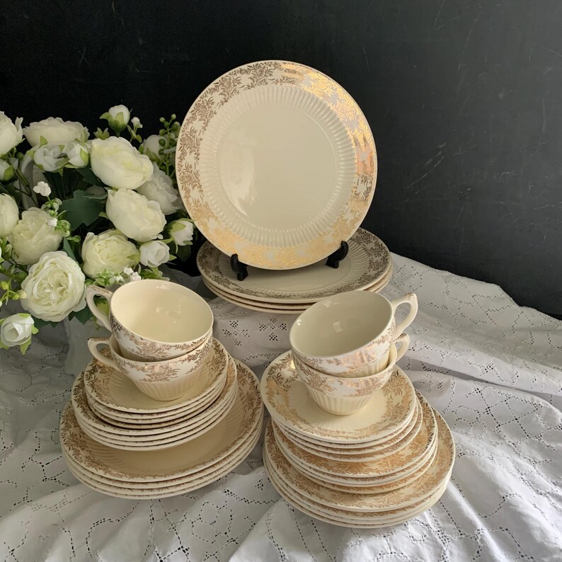 Vintage Royal China Bridal Gold 32 Piece, 4 Place Dinnerware Set