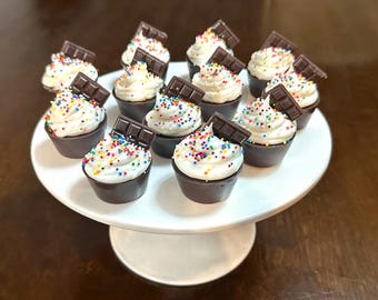 チョコレートカップケーキワックスメルト | スプリンクル付きリアルデザートキャンドル | 手作りソイワックスキャンドルカップケーキ | ユニークなホームデコレーションギフトアイデア