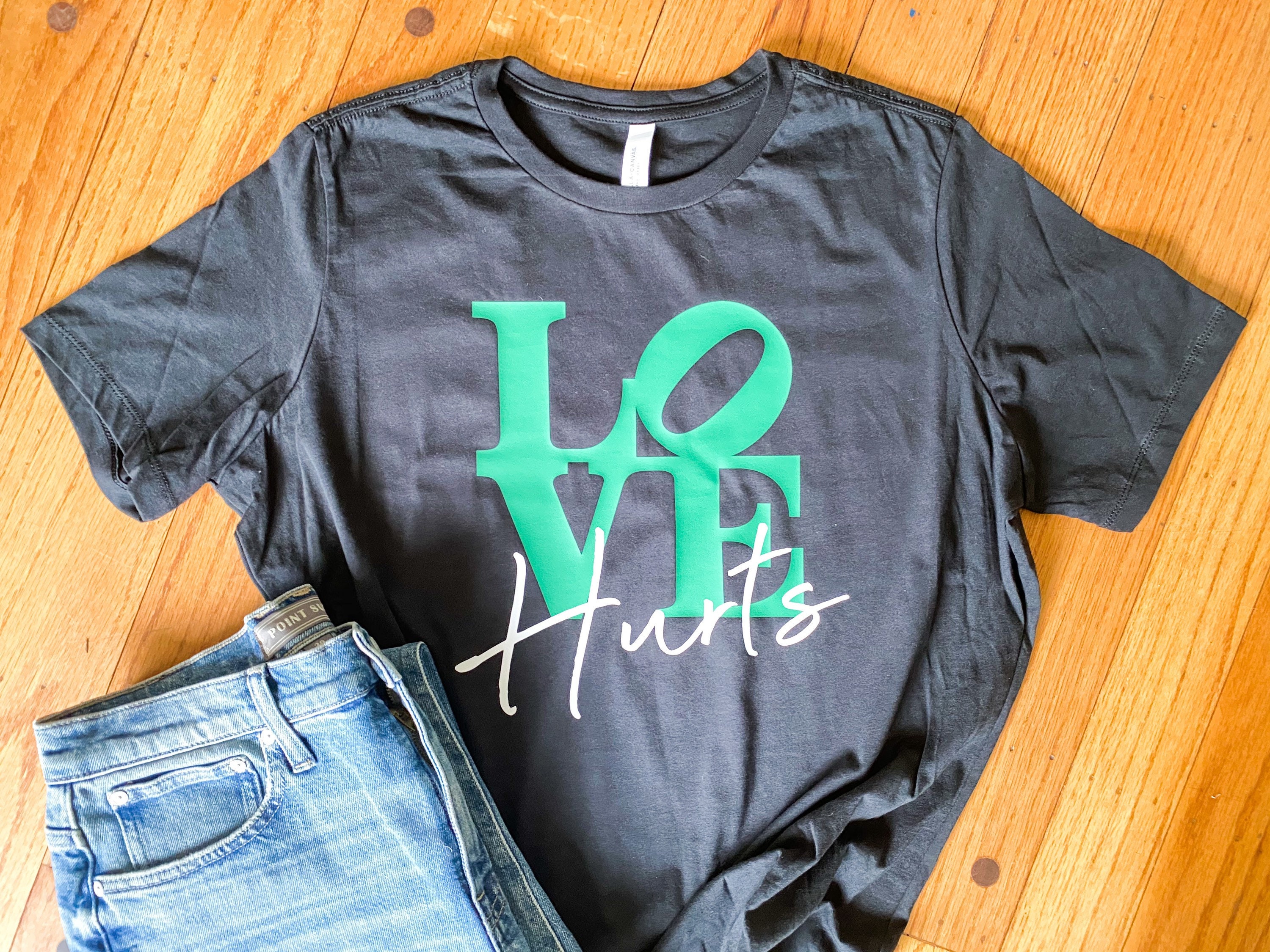 Philadelphia Eagles Love Hurts T-shirt 