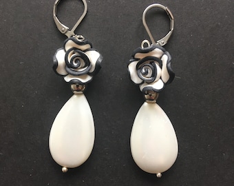 Black and white earrings, flower earrings, classic drop earrings, recycled jewellery, upcycled earrins, less waste, eco-friendly earrings