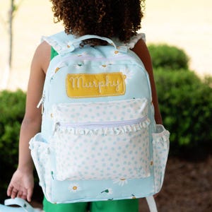 Sac à dos pour fille, cartable de rentrée, sac à lunch, marguerites, monogramme, personnalisé, brodé, enfant, sac à dos, marguerites blanches bleues, floral
