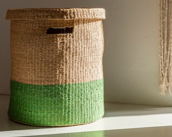 SAANTI: Green and Natural Lidded Laundry Basket