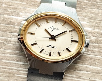 Luch Quartz Oval USSR Wristwatch caliber 1956 SU Soviet Union watch Луч Кварц 1970s