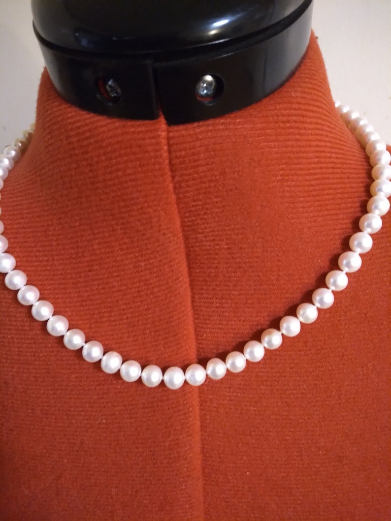 White 8mm Pearls FREE SHIPPING Vintage 20 Pearl Necklace 18kgp clasp