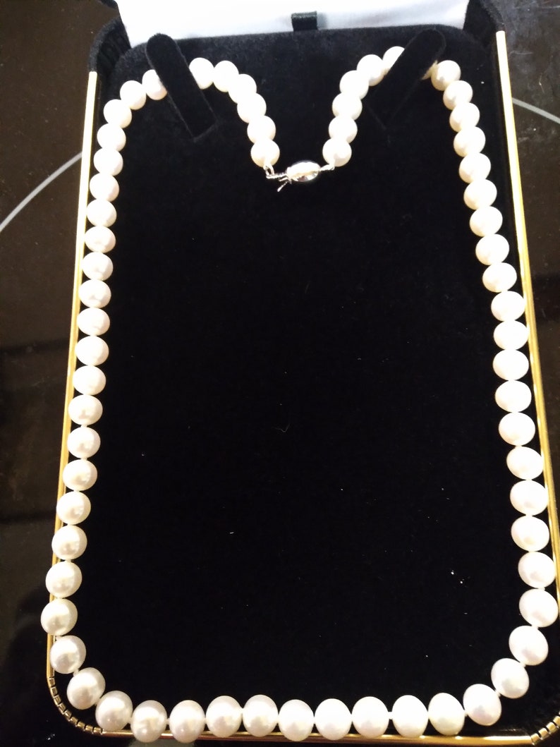 White 8mm Pearls FREE SHIPPING Vintage 20 Pearl Necklace 18kgp clasp
