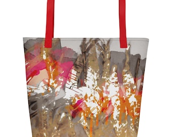Könnte beinhalten: Eine Tragetasche mit roten Henkeln und einem farbenfrohen abstrakten Design in den Farben Rosa, Orange, Gold und Grau. Das Design ähnelt Pinselstrichen und Farbspritzern.