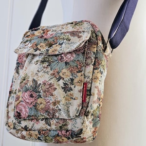 Vintage Floral Tapestry Crossbody Bag: Antique Flowers Hiking Purse
