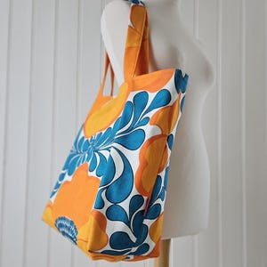 Scandinavische canvas draagtas met bloemen: Tangerine Dream, magnetische sluiting