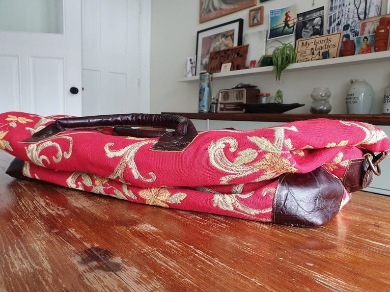 Duffel bag Travelbag carry-on baggage Handmade Vintage Tapestry /& Repurposed Leather Carpet bag Weekend bag Overnight handluggage