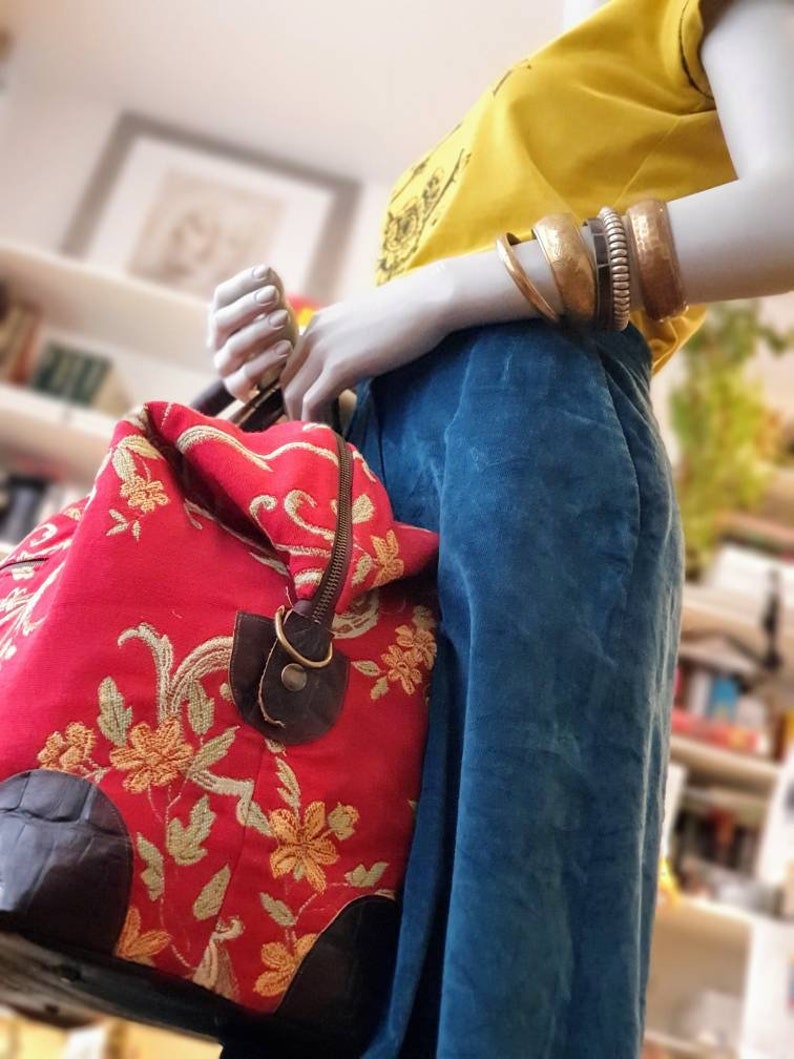 Duffel bag Travelbag carry-on baggage Handmade Vintage Tapestry /& Repurposed Leather Carpet bag Weekend bag Overnight handluggage