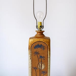 Vintage Mid Century Modern Pottery Table Lamp – Studio Ceramic Lighting, Retro 70s Earth Tone Decor, Nature Scene Boho MCM Lamp