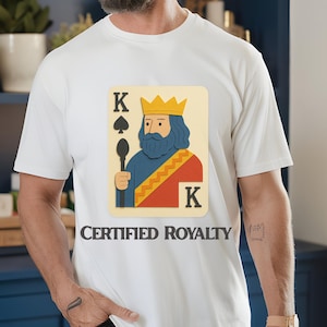 Camiseta con certificación Royal King de Comfort Colors®, camiseta con naipes Papercraft King, camiseta con corona para pareja, atuendo para pareja real, Día del Padre