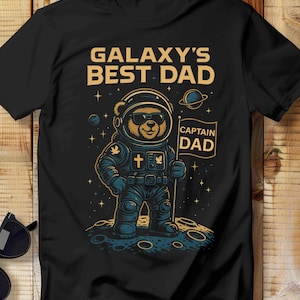 2025 Father&#39;s Day Tee, Galaxy&#39;s Best Dad Shirt, Funny Astronaut Bear Shirt for Fathers, Cute Space Captain Dad, Gift for Him, New Dad Gift
