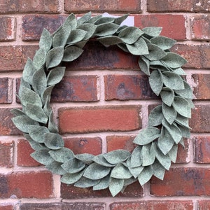 Christmas wreath, minimalist wreath, green wreath, felt leaves, farmhouse
