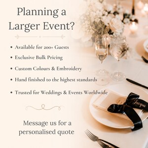 Puede incluir: Un gr&aacute;fico promocional con el texto Planning a Larger Event? seguido de puntos que enumeran servicios para m&aacute;s de 200 invitados, precios por volumen, colores personalizados, bordados y acabado a mano. Termina con Message us for a personalised quote.