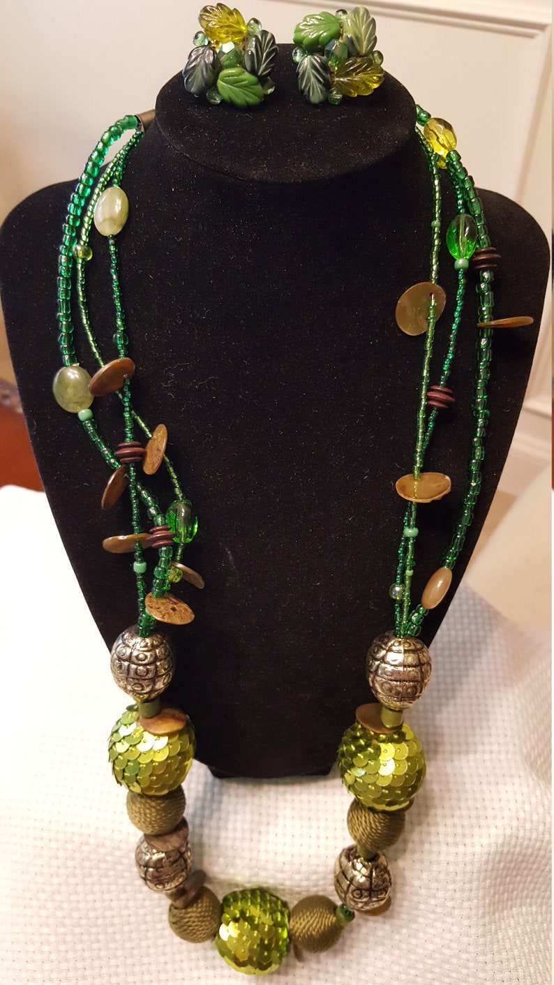 Green bead necklace sequins glass seed beads shell accents vintage bead cluster earrings