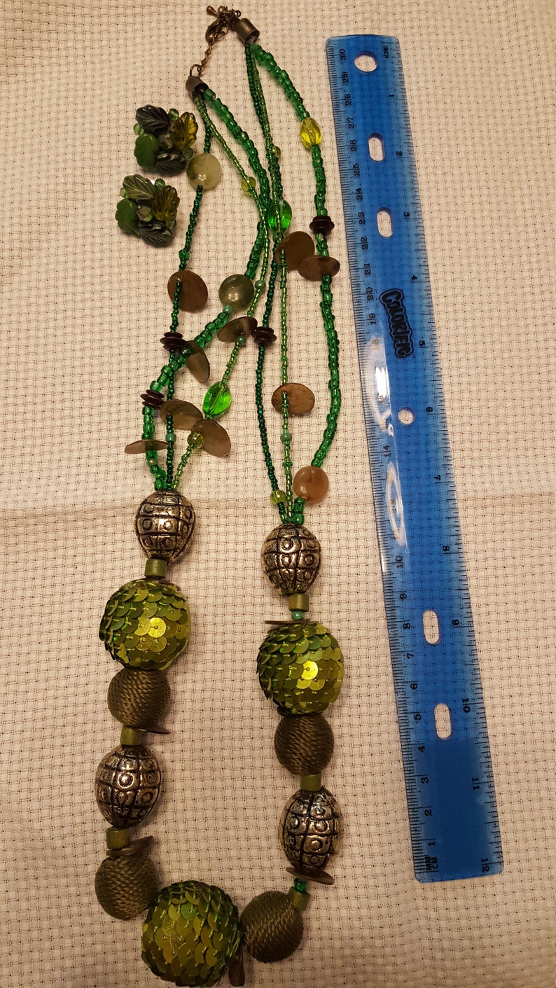 Green bead necklace sequins glass seed beads shell accents vintage bead cluster earrings
