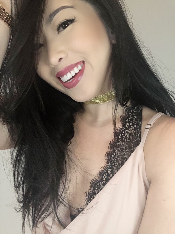 Gold store glitter choker