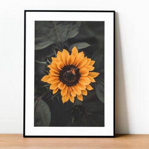 Sunflower and Bee Print, Sunflower Art Poster, Bee Print, Sunflower Print, Botanical Print, Home Decor, Mother Gift Decor, Digital Print