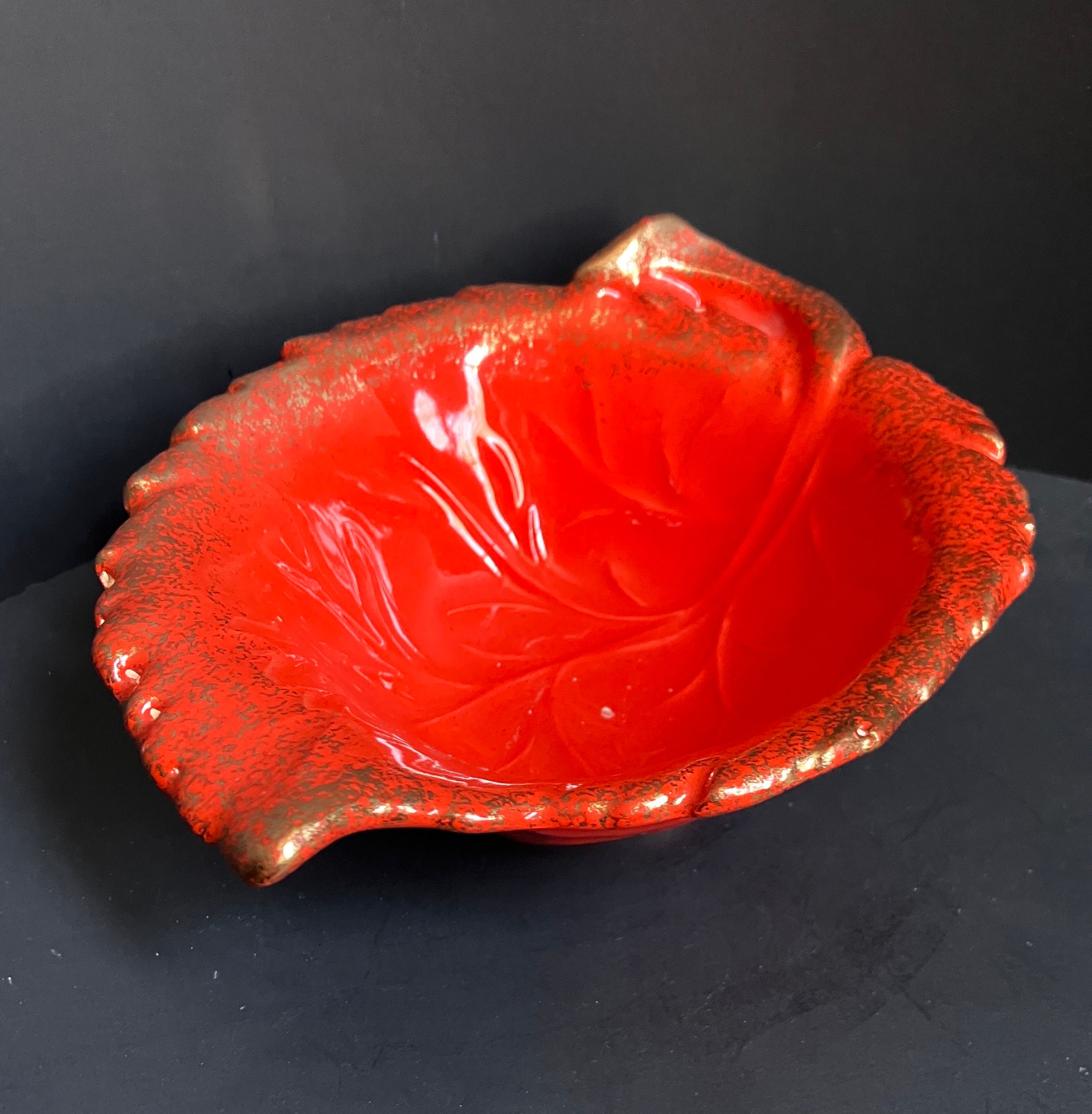 ヴィンテージ カリフォルニア陶器 リーフボウル：赤オレンジに金の