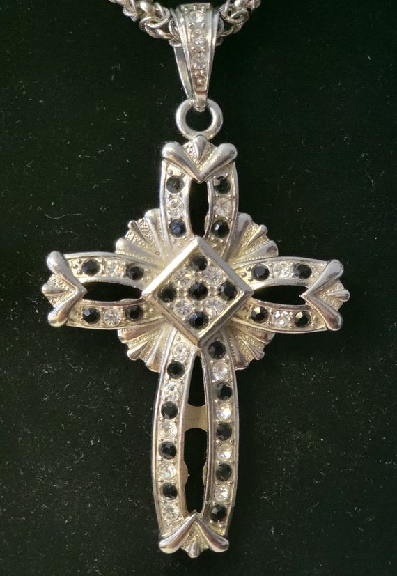 Necklace and chain,  A Cross Necklace Pendant on a