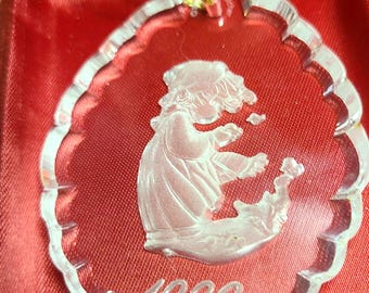 Ornament, Precious Moments 1990 "Winter Song" Crystal Ornament, Retired, Enesco