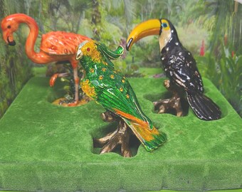 Vintage Animal Classics United Design Hand Painted Amazon Parrot