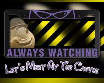 Marco de matrícula inspirado en Roz de Monsters Inc., Siempre vigilando